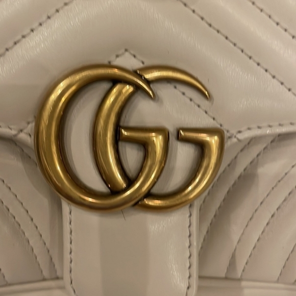 Authentic Gucci GG Marmont Mini Matelasse Leather Shoulder Bag - Picture 2 of 13